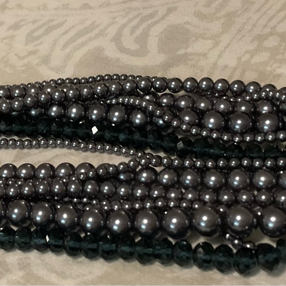 Womens Multiple strand Necklace - Picture 3 of 3